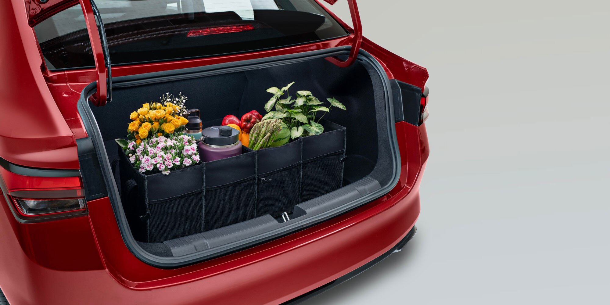 Optimiza el interior de tu Chevrolet Aveo Hatchback 2025 con un organizador de cajuela